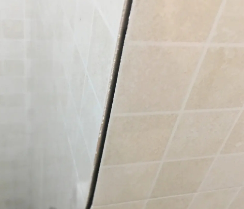 韶山瓷砖空鼓维修公司分享阳台瓷砖脱落的修复过程可以分为以下几个步骤